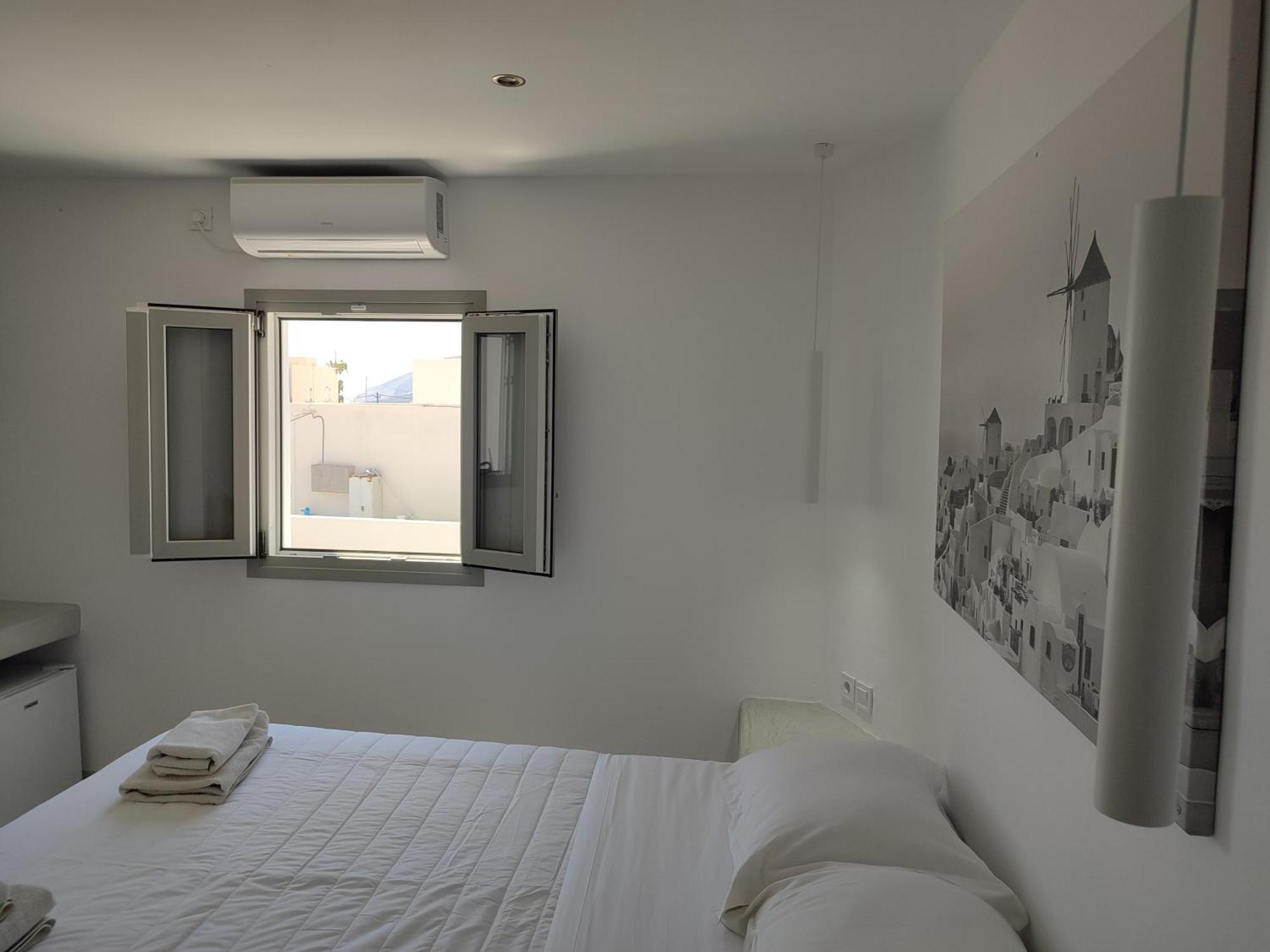 Central Santorini Serenity Rooms Fira (Santorini) Exterior photo