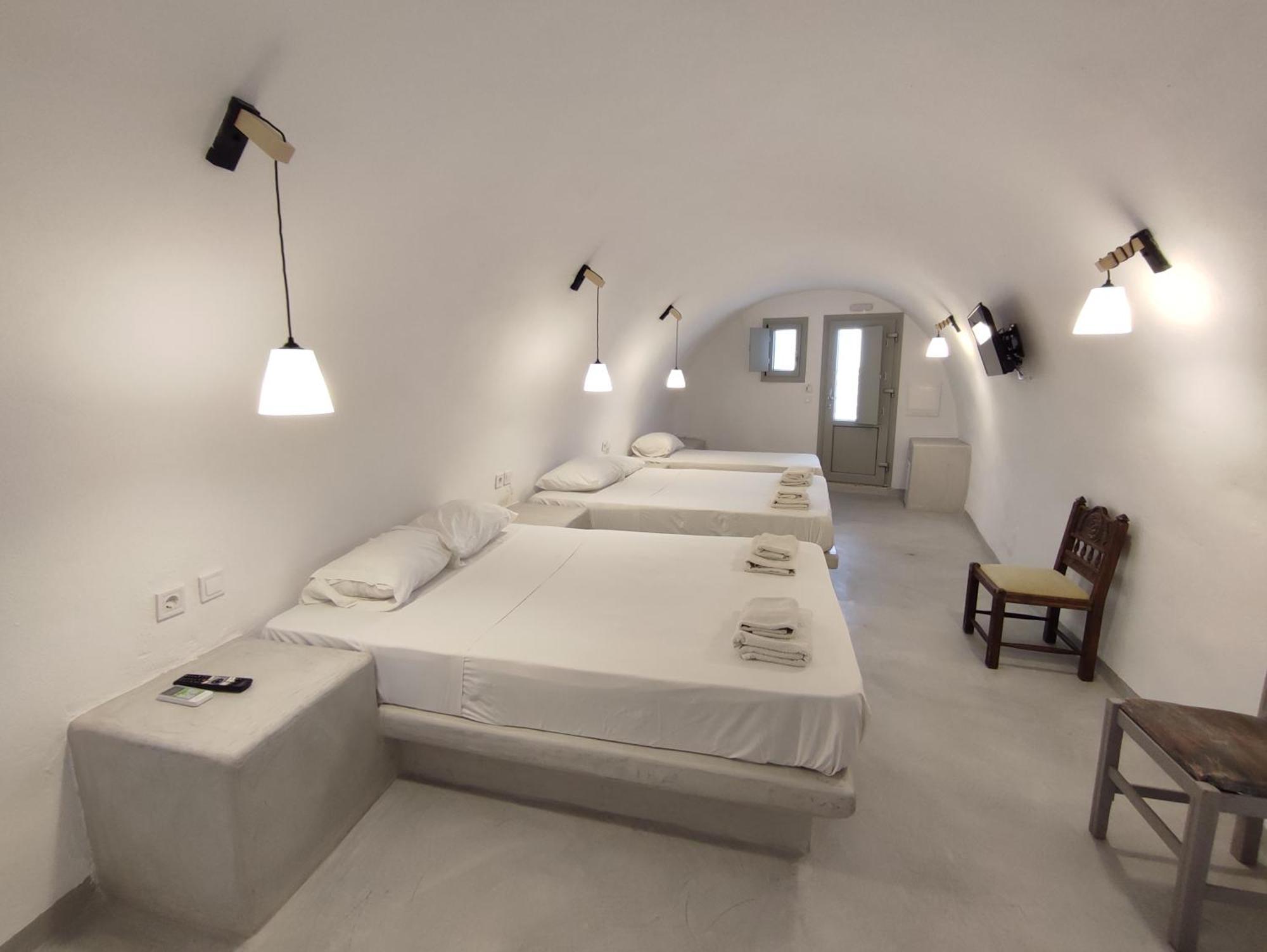 Central Santorini Serenity Rooms Fira (Santorini) Exterior photo
