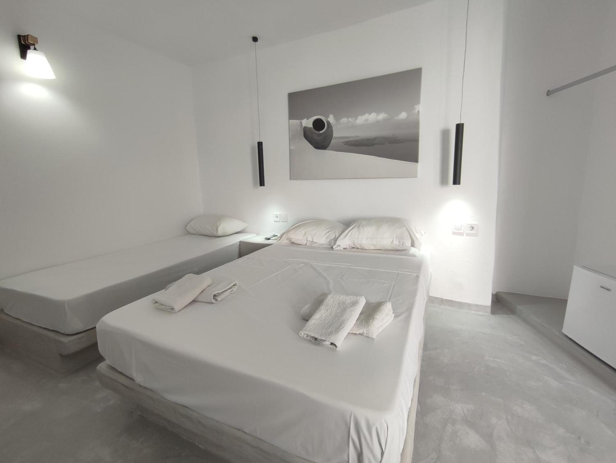 Central Santorini Serenity Rooms Fira (Santorini) Exterior photo