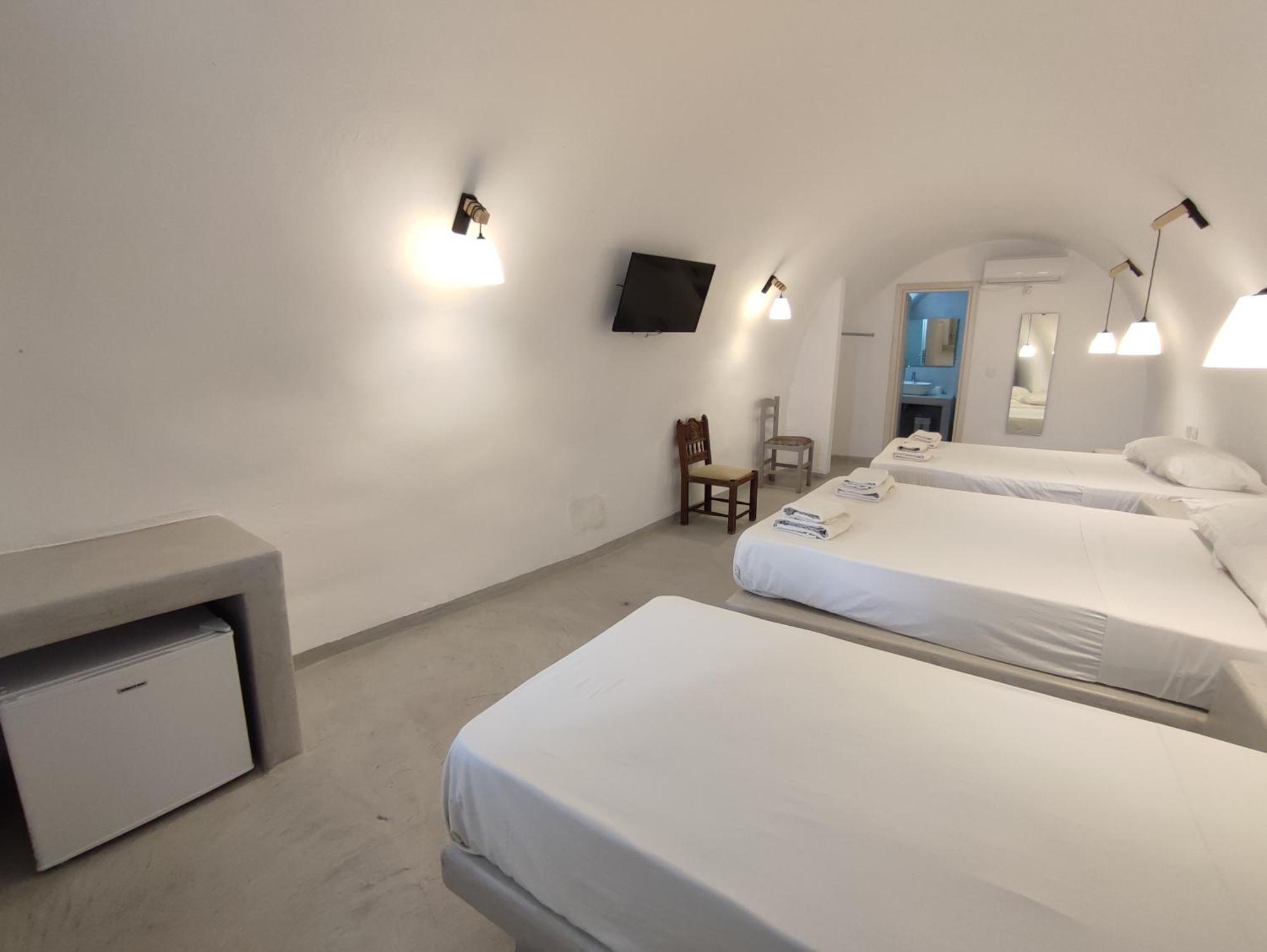 Central Santorini Serenity Rooms Fira (Santorini) Exterior photo