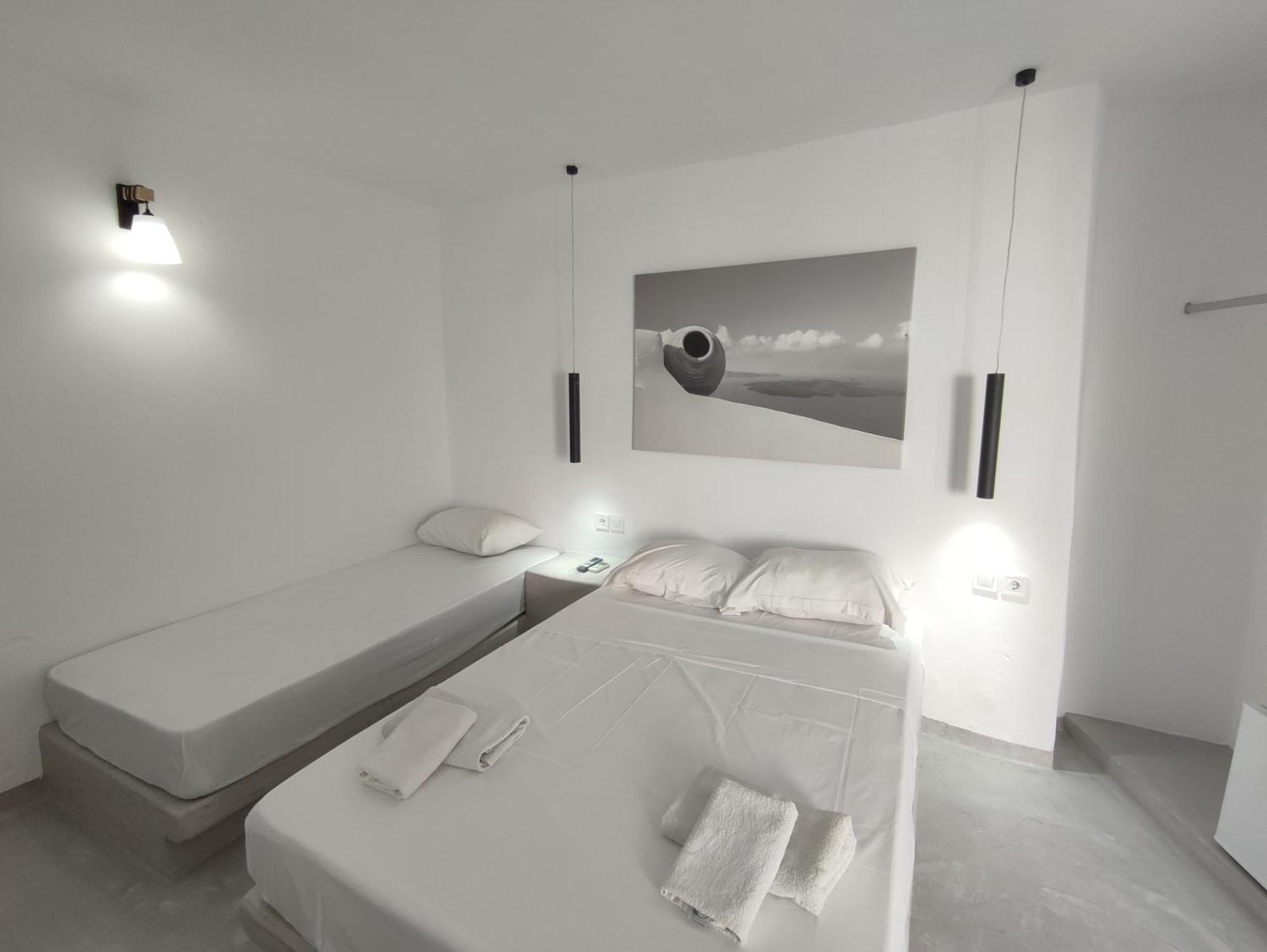 Central Santorini Serenity Rooms Fira (Santorini) Exterior photo