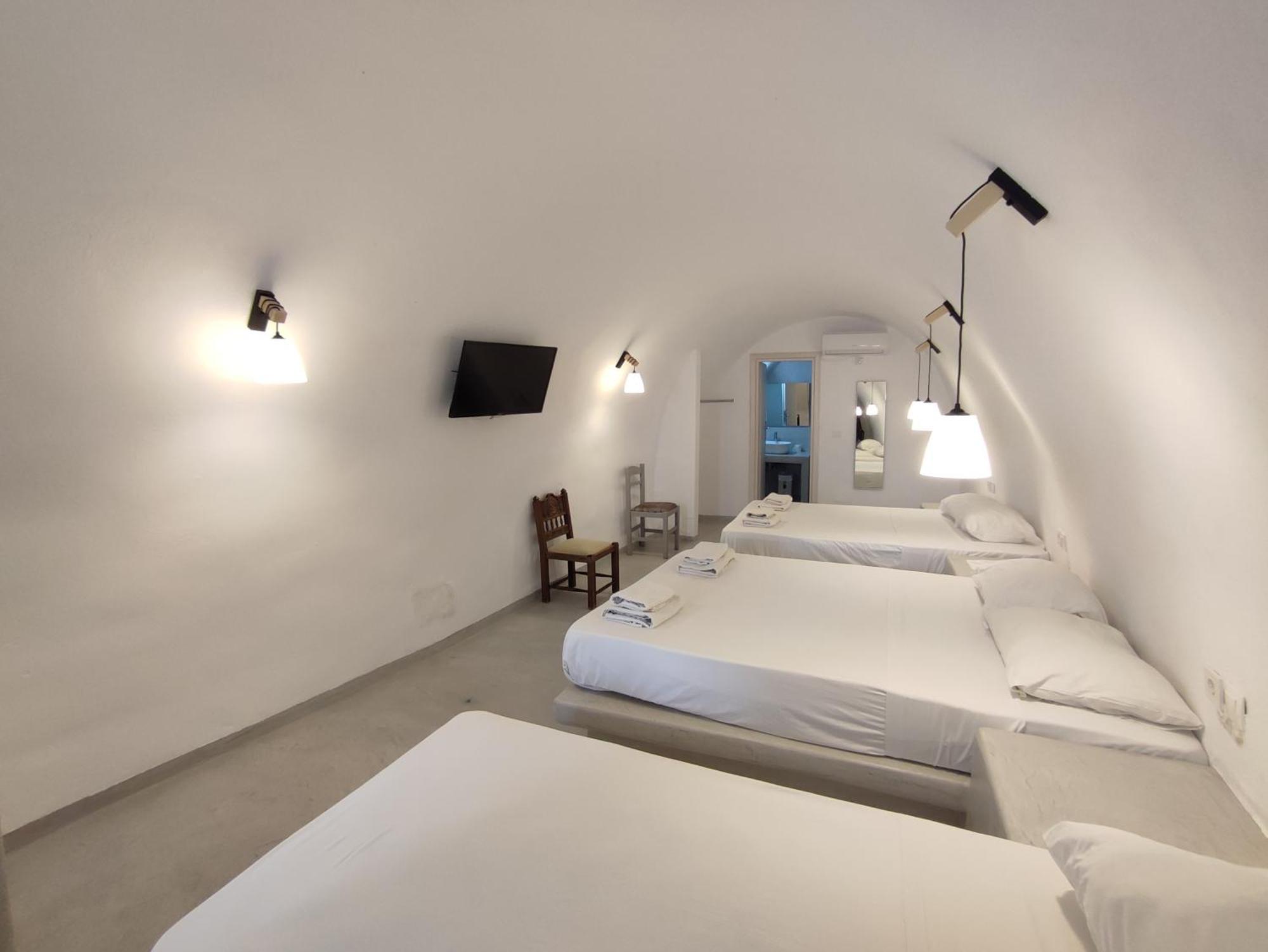 Central Santorini Serenity Rooms Fira (Santorini) Exterior photo