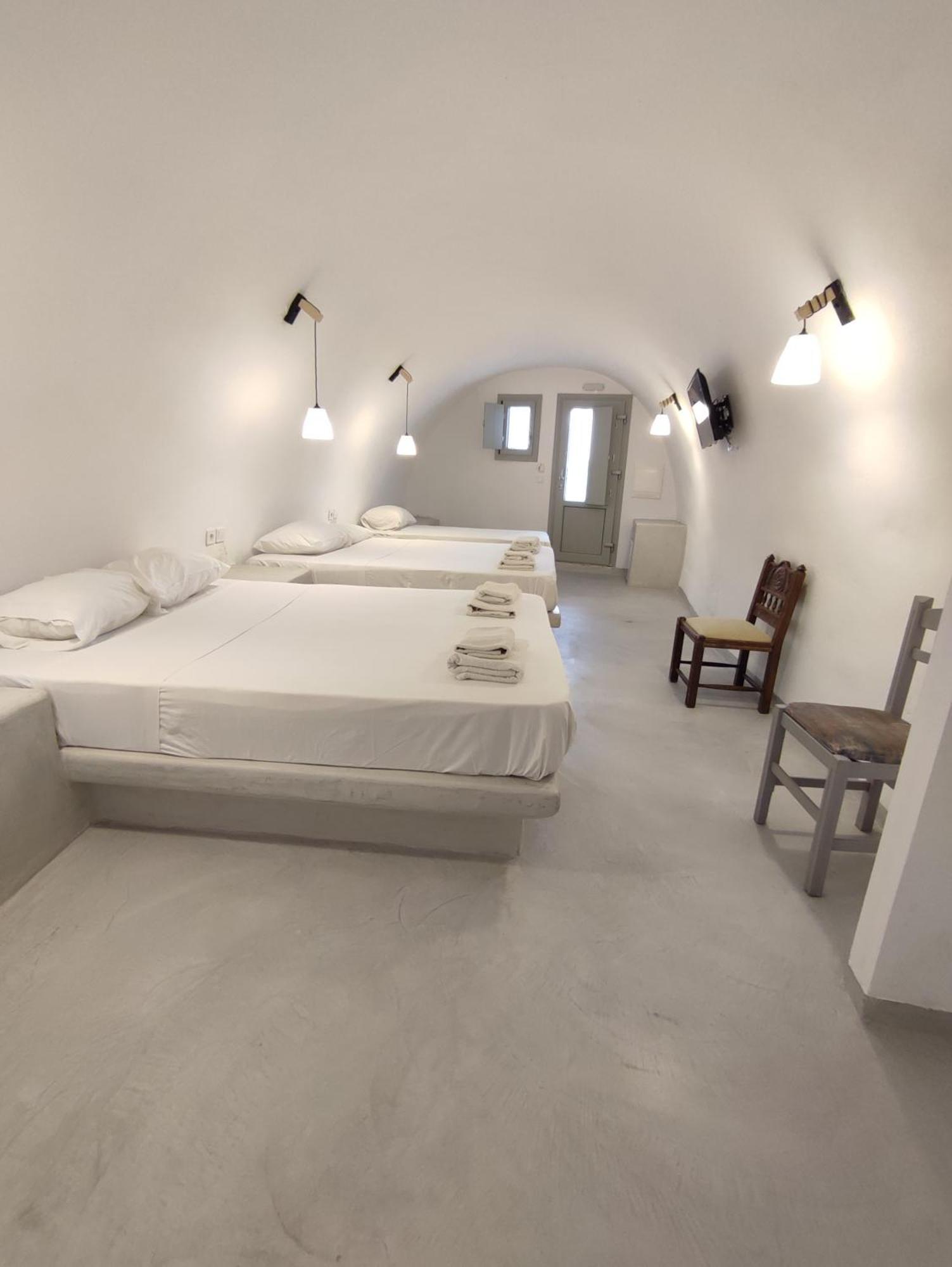 Central Santorini Serenity Rooms Fira (Santorini) Exterior photo